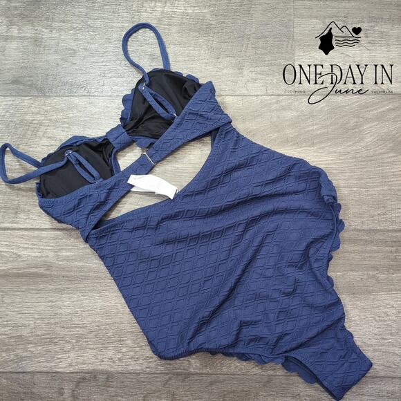 Cupshe Scallop Textured Cut Out One Piece Swimsuit Size S - Picture 7 of 7